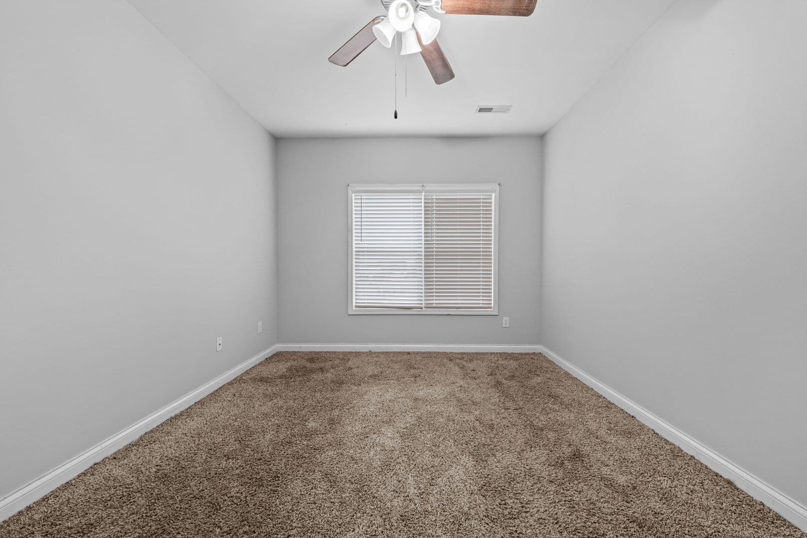 Bowling Green Apartment: 1592 Collegeview Drive