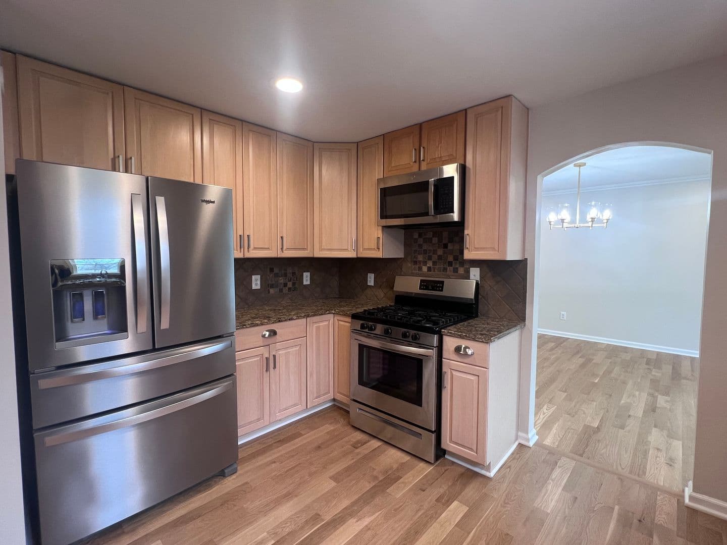 Bowling Green House: 663 Huntington Street