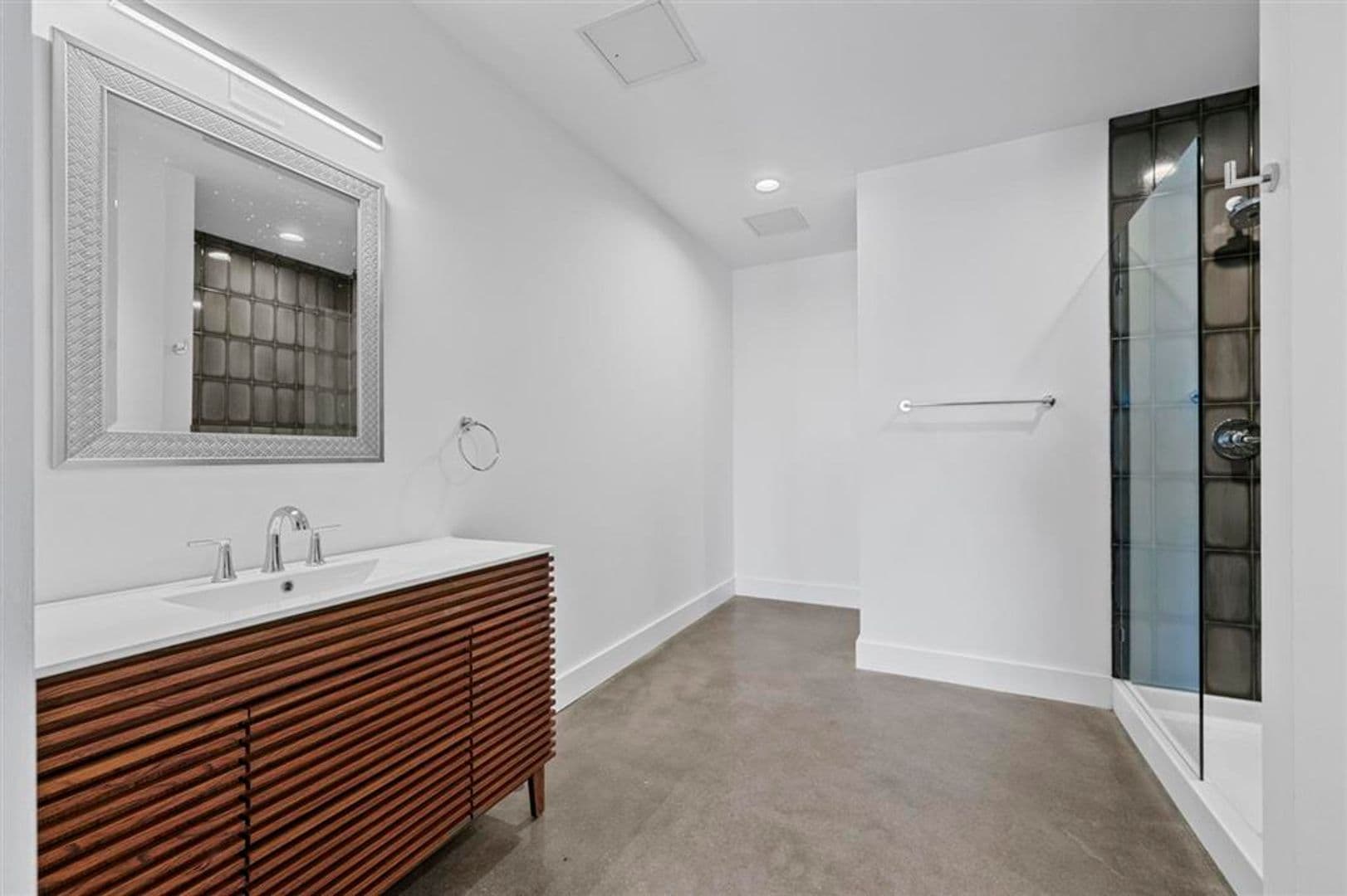 Bowling Green Apartment: 1131 Fairview Avenue