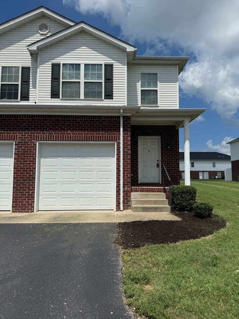 Bowling Green Apartment: 243 Moss View Street