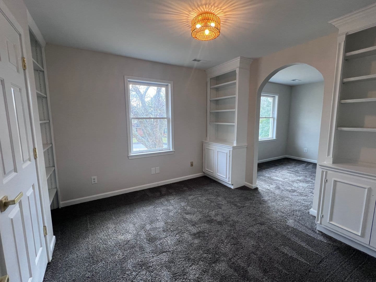 Bowling Green House: 663 Huntington Street