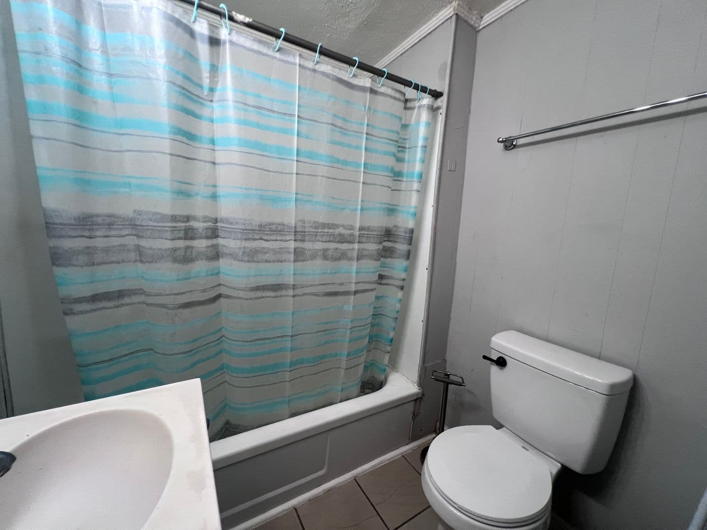 Bowling Green Apartment: 1217 Chestnut Street