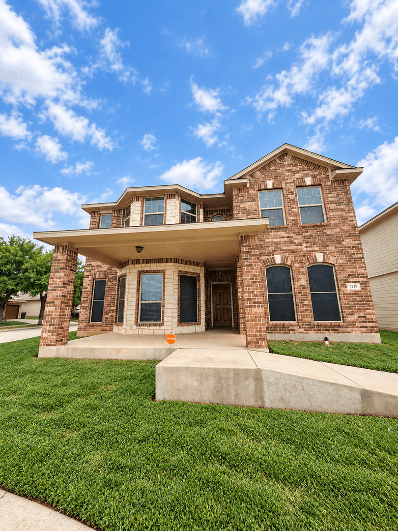 San Antonio House: 2219 Lily Pad Ln