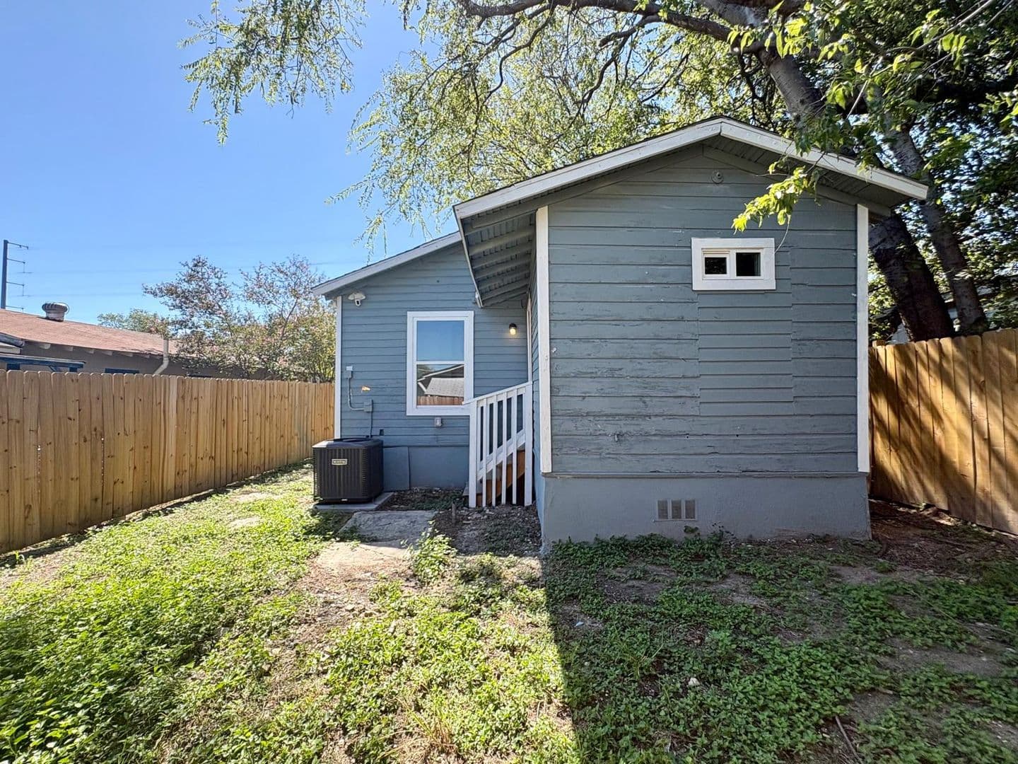 San Antonio House: 2017 Lyons St