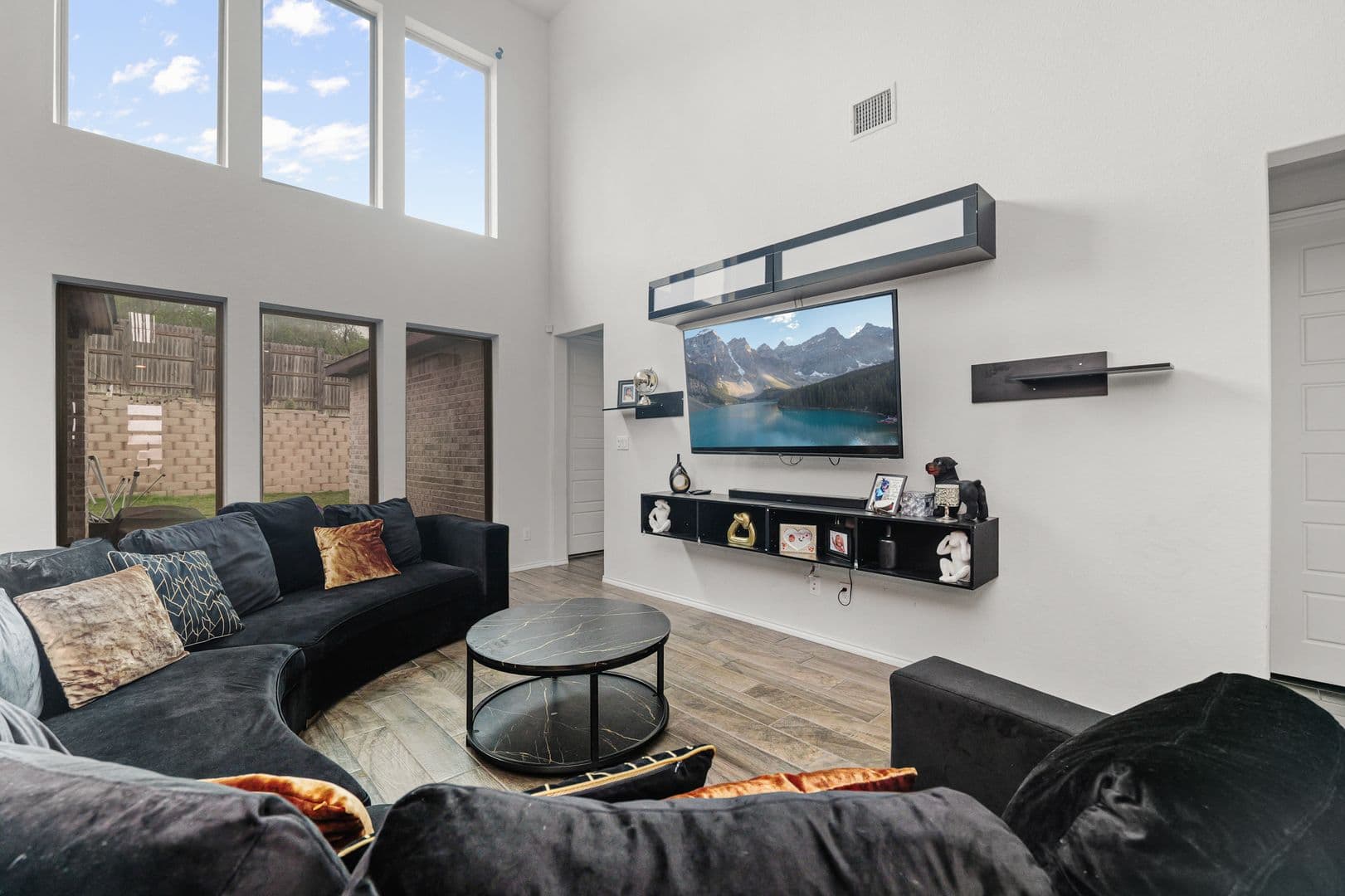 San Antonio House: 2426 Sueno Point