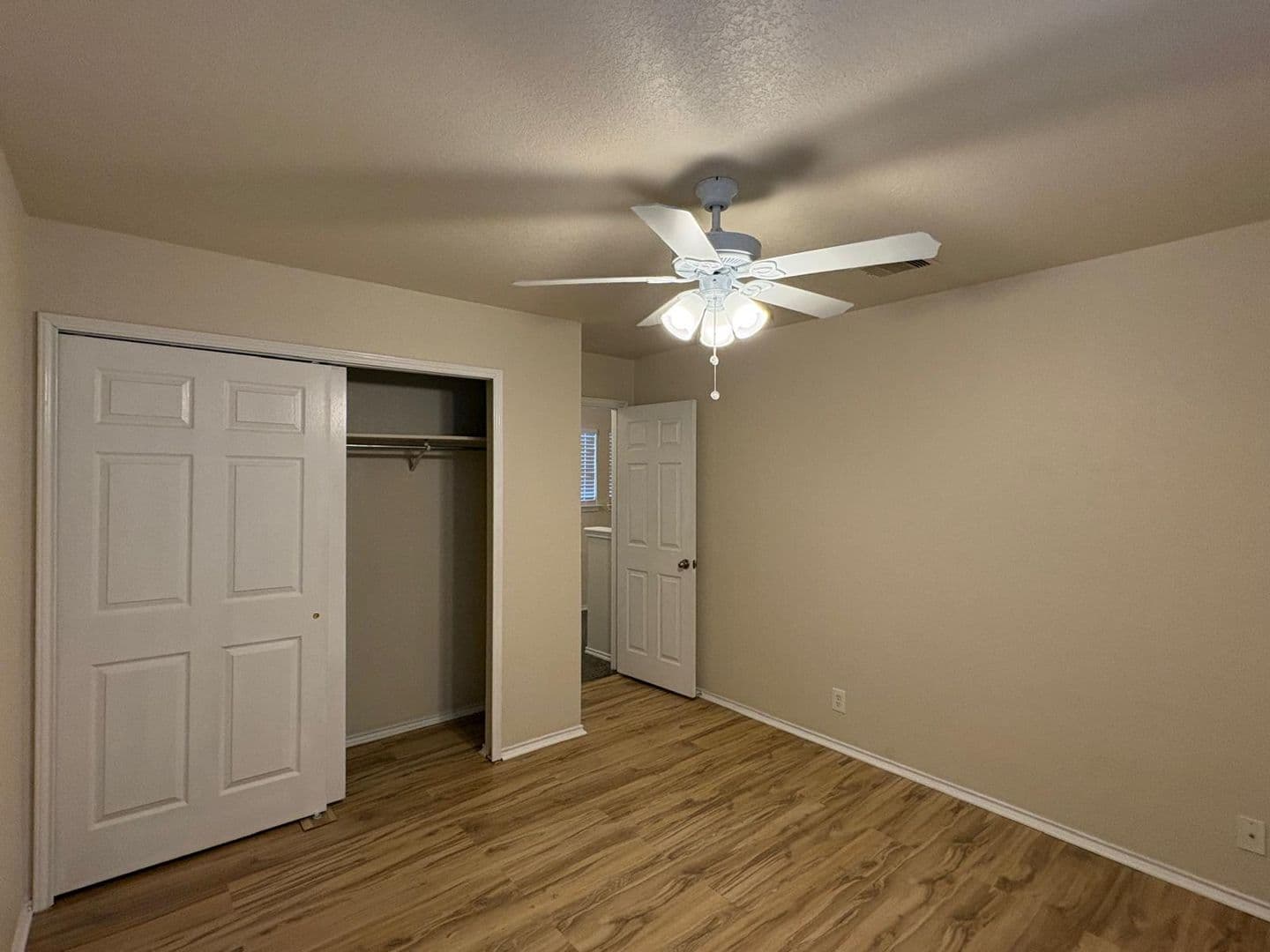 San Antonio House: 4915 Bear Wood