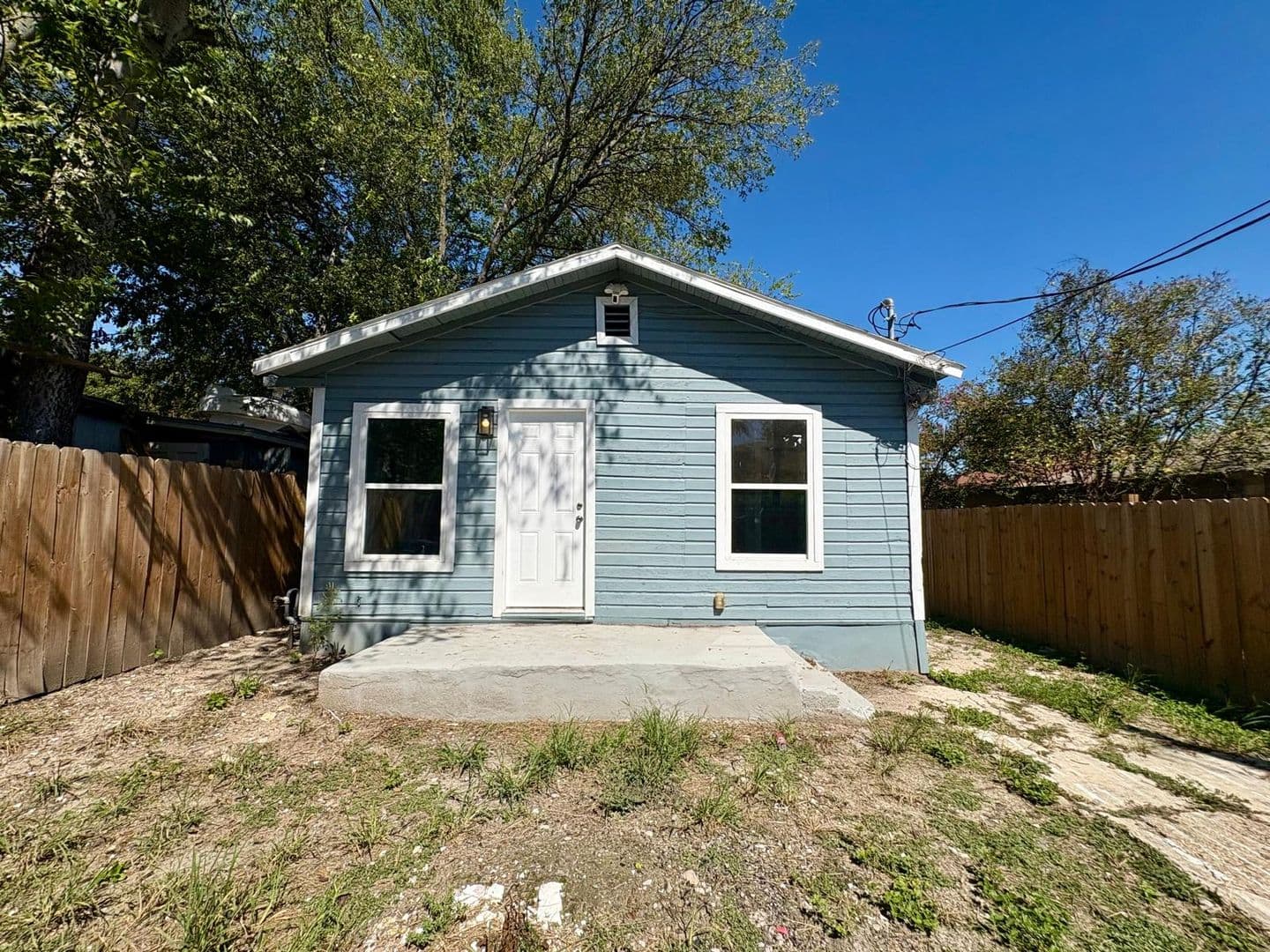 San Antonio House: 2017 Lyons St