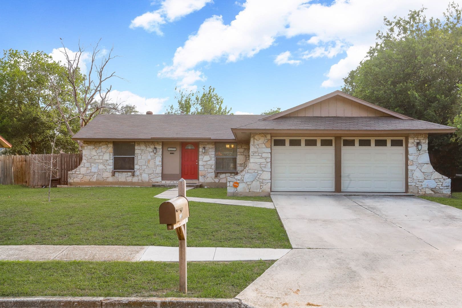 San Antonio House: 8226 Creekline Dr