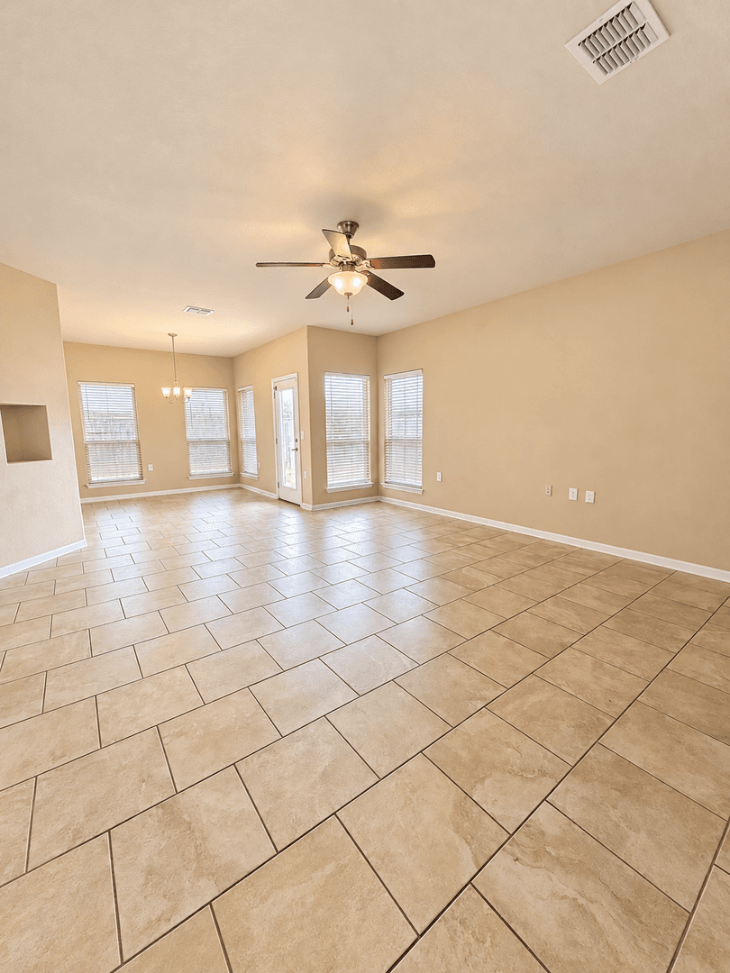 San Antonio House: 2219 Lily Pad Ln