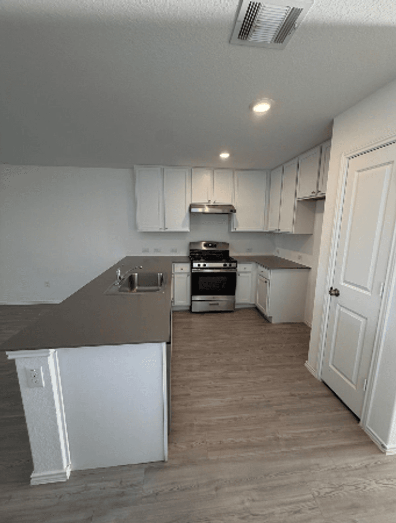 San Antonio House: 7259 Duck Pond
