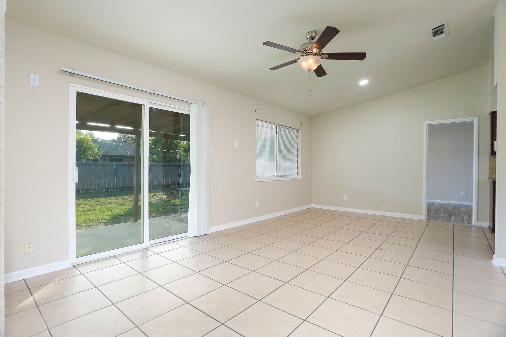 San Antonio House: 8226 Creekline Dr
