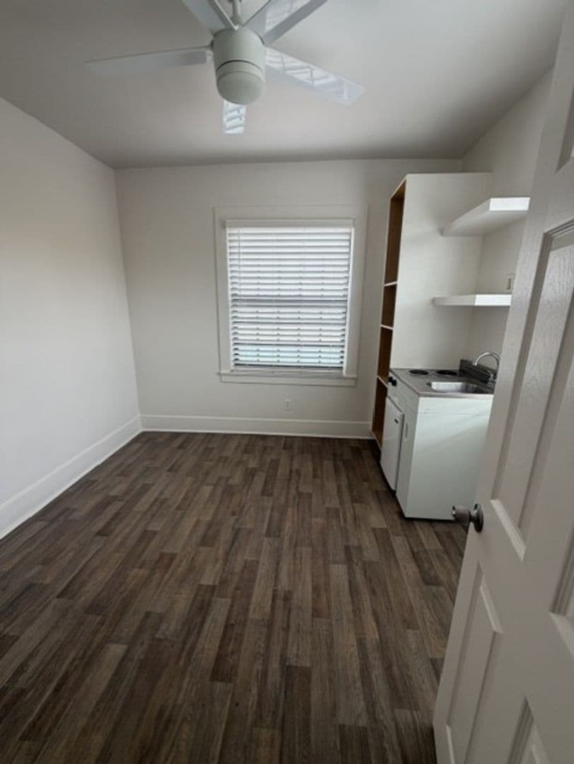 San Ysidro Apartment: 148-152 W San Ysidro Boulevard