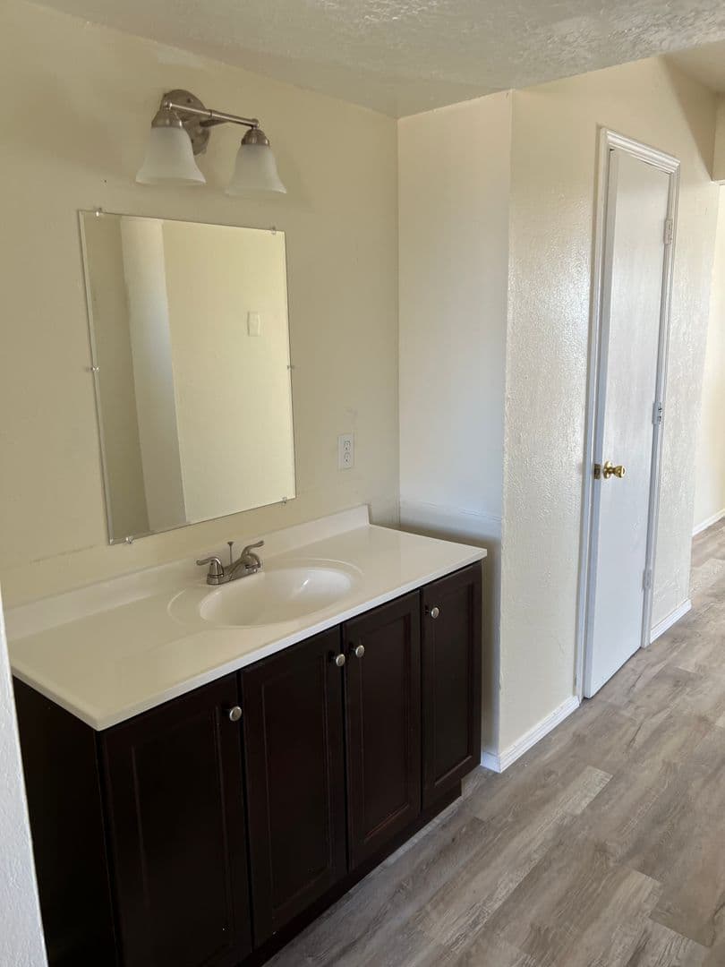 Albuquerque Apartment: 7301 Zuni Rd SE