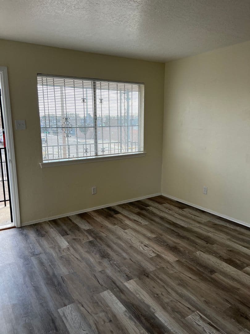Albuquerque Apartment: 7301 Zuni Rd SE