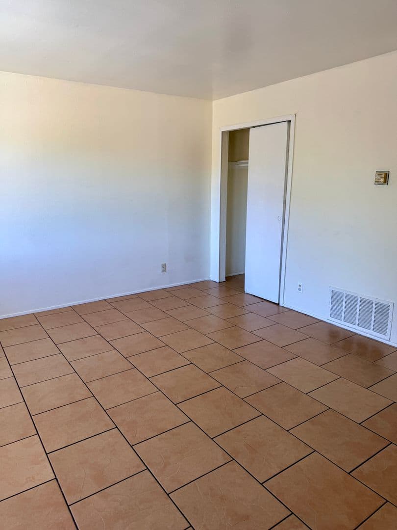 Albuquerque Apartment: 205 Alvarado Dr NE