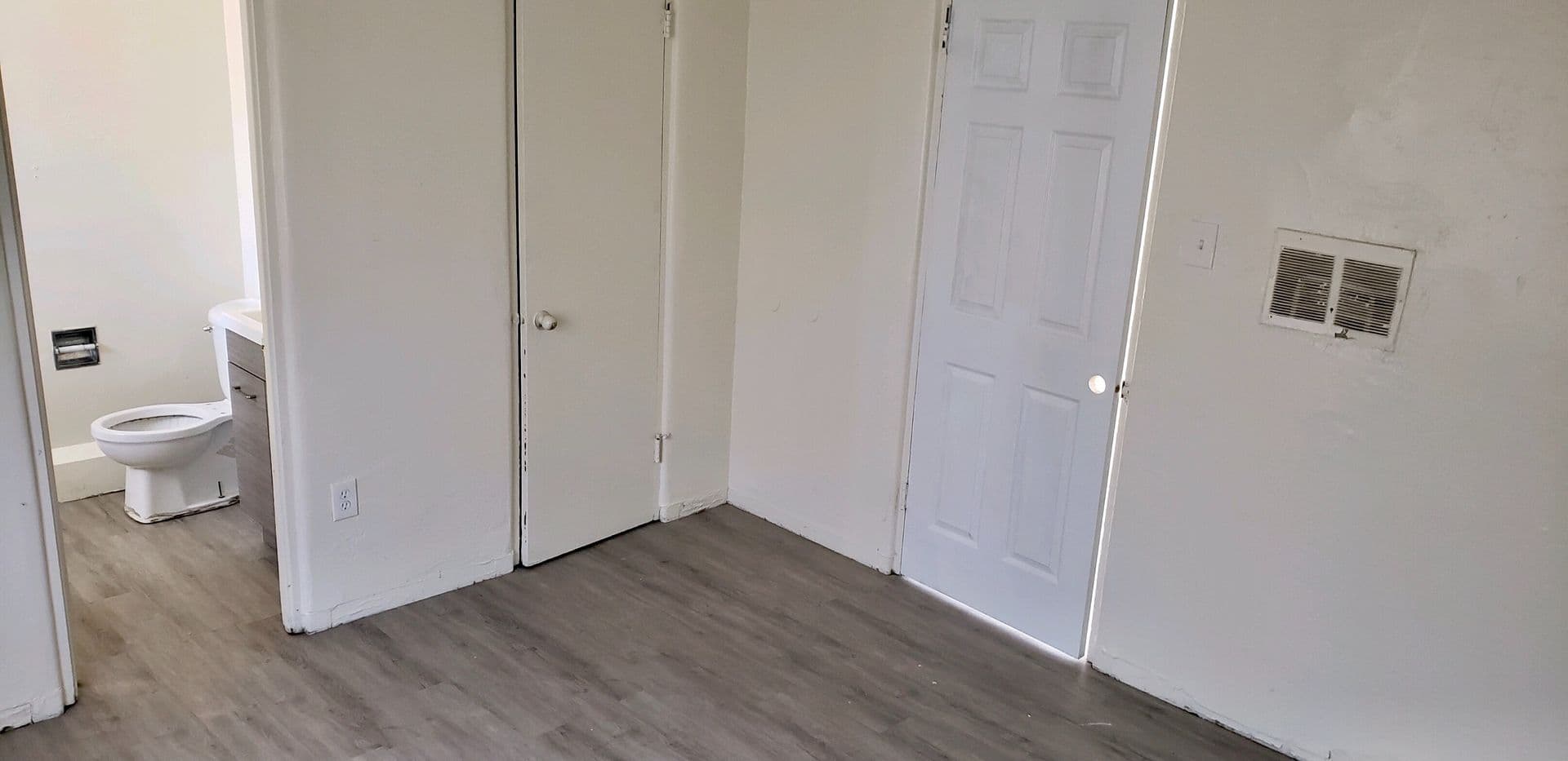 Albuquerque Apartment: 8915 Central NE