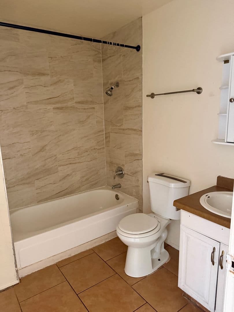 Albuquerque Apartment: 205 Alvarado Dr NE