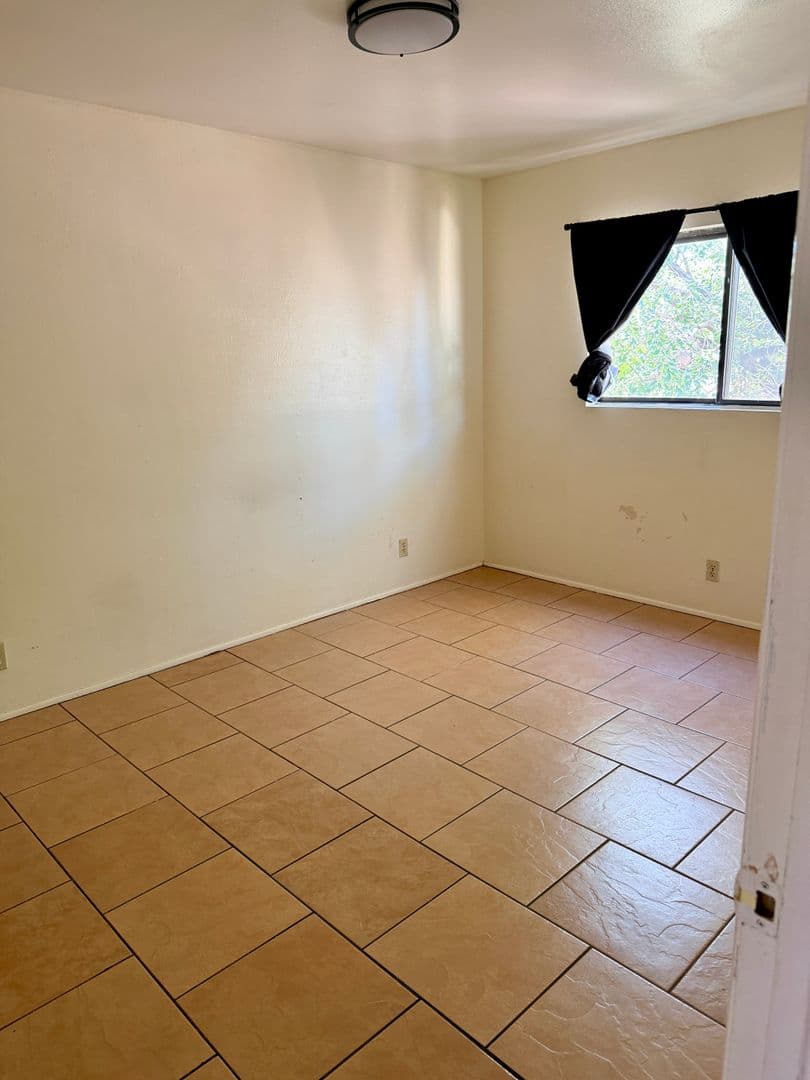 Albuquerque Apartment: 205 Alvarado Dr NE