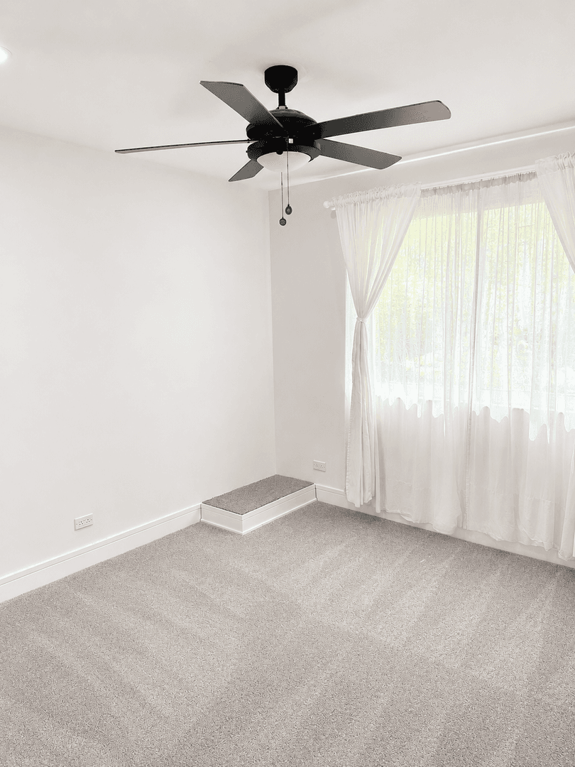 Streamwood Townhome: 103 Brittany Drive