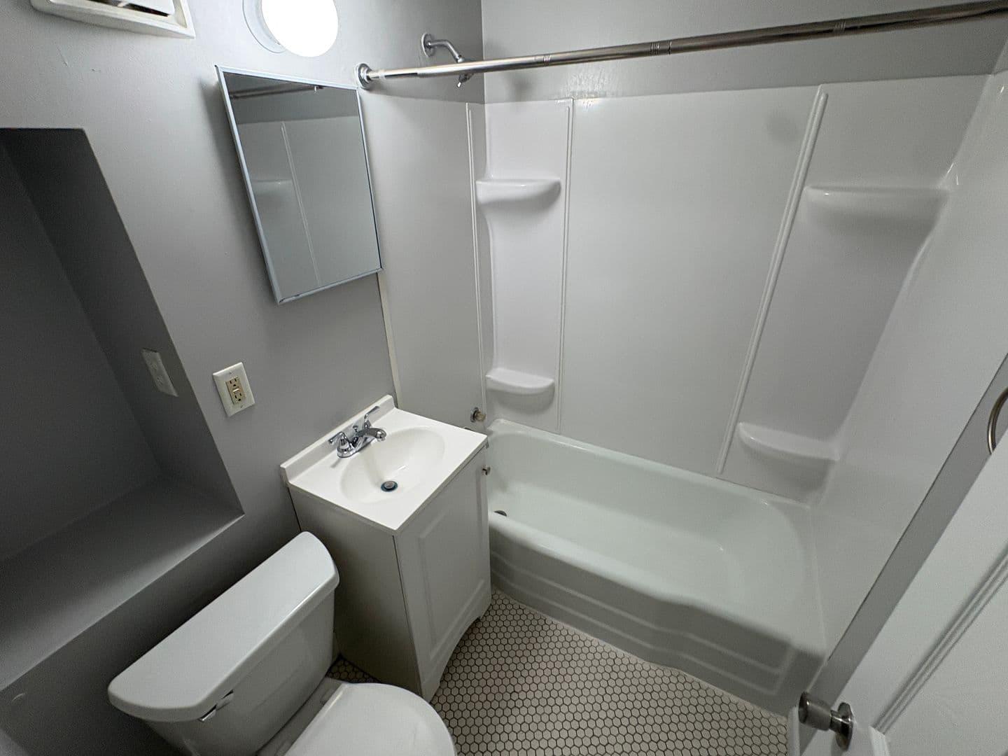 Lincoln Apartment: 1700 Garfield street