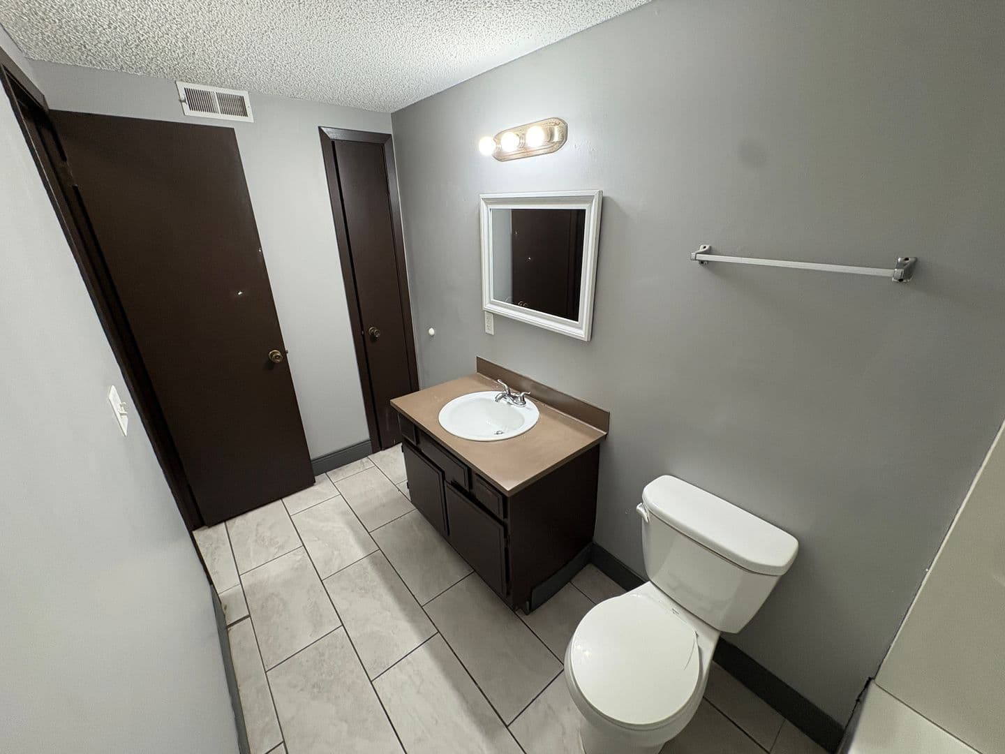 Lincoln Apartment: 1528 S. 19th street