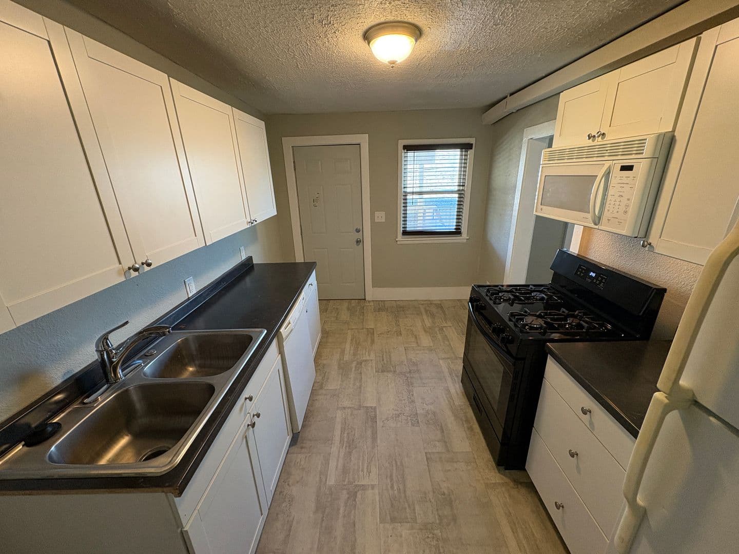 Lincoln Apartment: 2100 F street