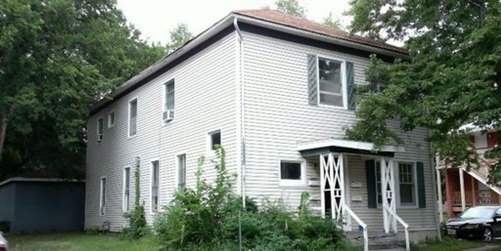 Lincoln Apartment: 1032 C st