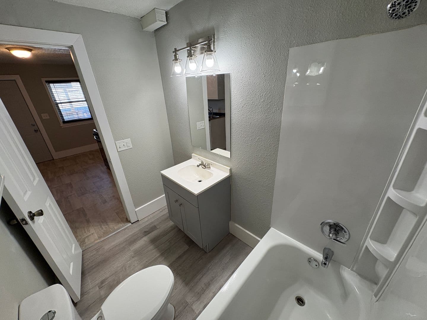 Lincoln Apartment: 2100 F street