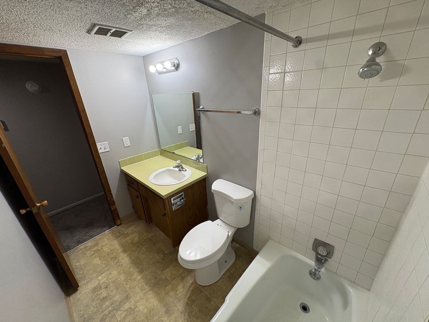 Lincoln Apartment: 645 S 20th St