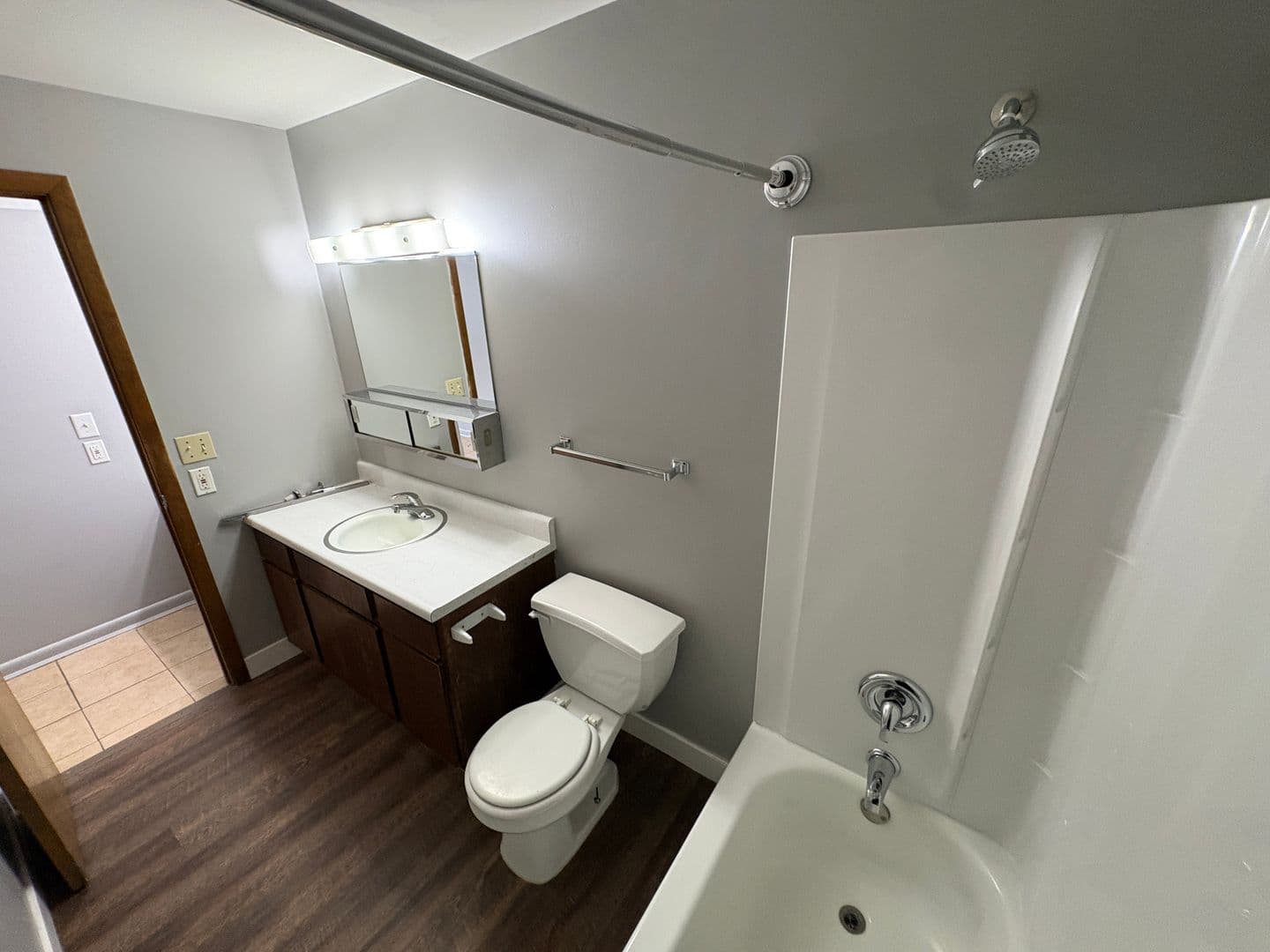 Lincoln Apartment: 1101 D St
