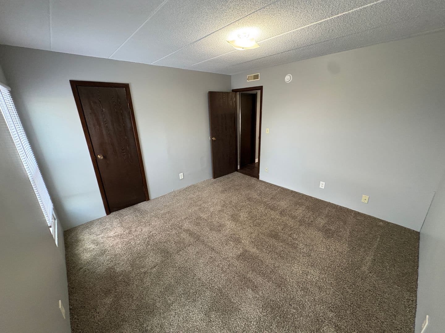 Lincoln Apartment: 3300 Huntington Ave