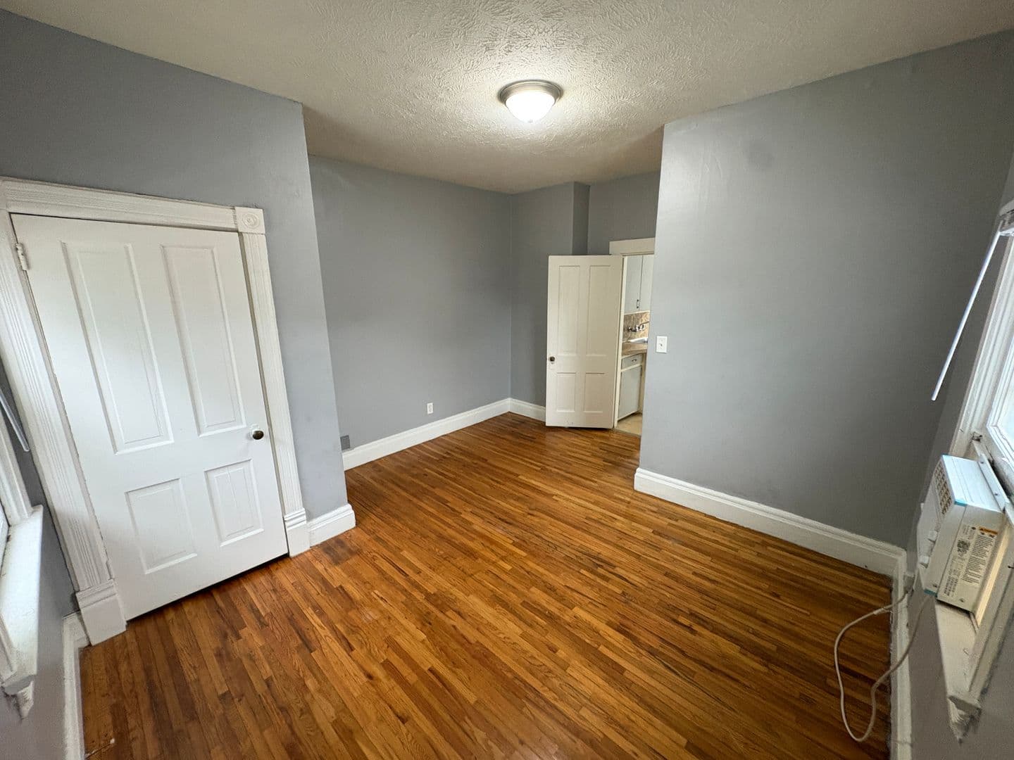 Lincoln Apartment: 1032 C st