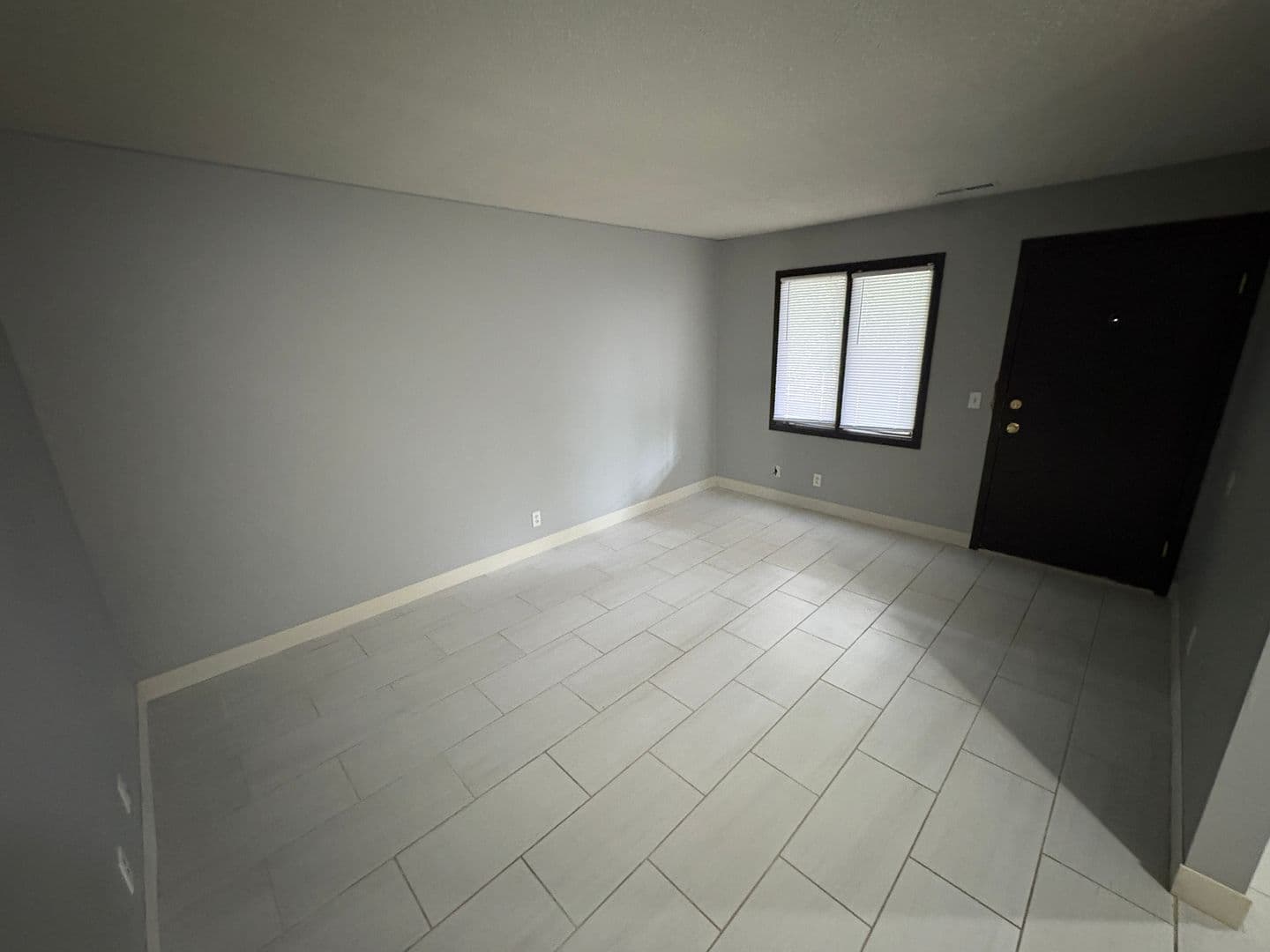 Lincoln Apartment: 1528 S. 19th street