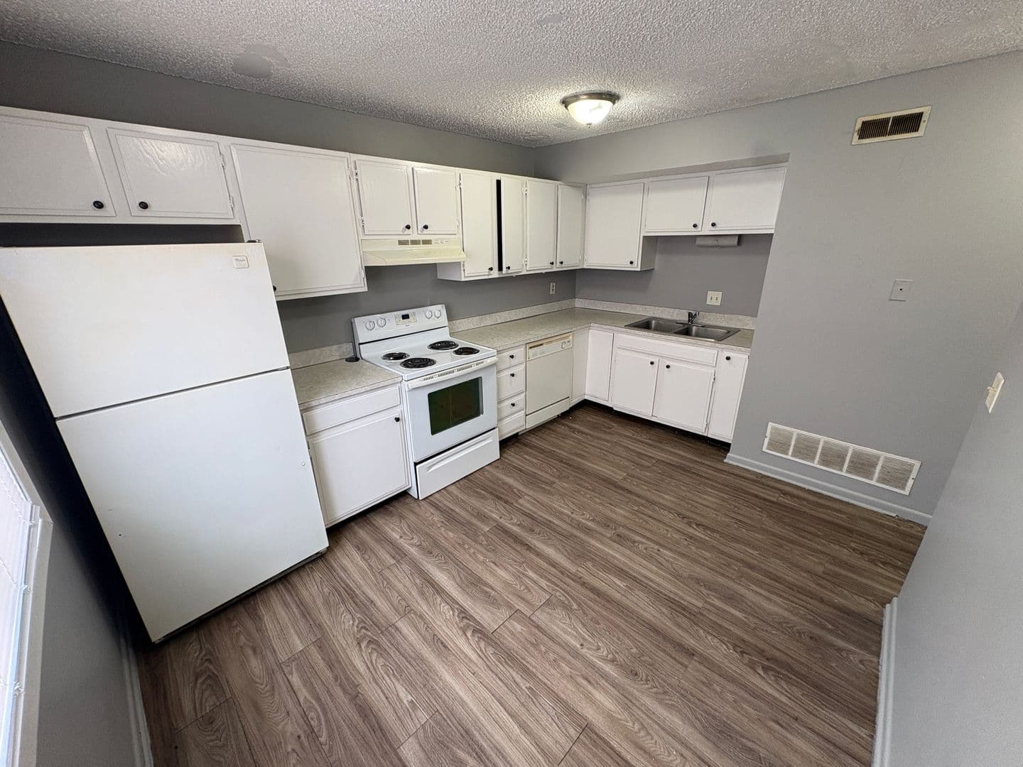 Lincoln Apartment: 1528 S. 19th street