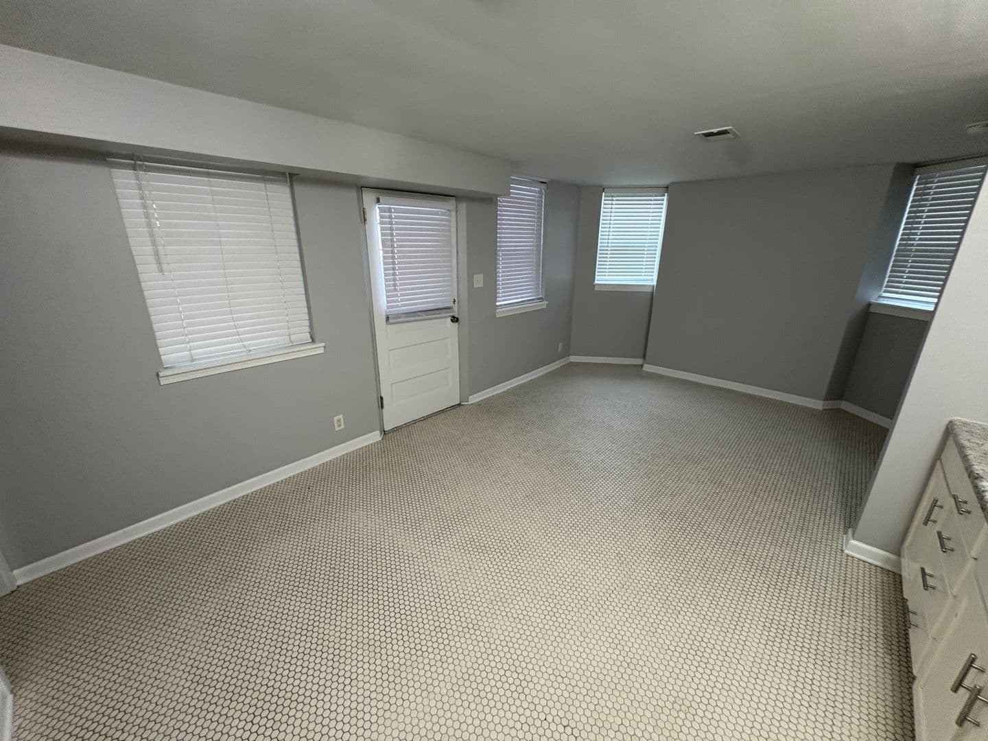 Lincoln Apartment: 1700 Garfield street