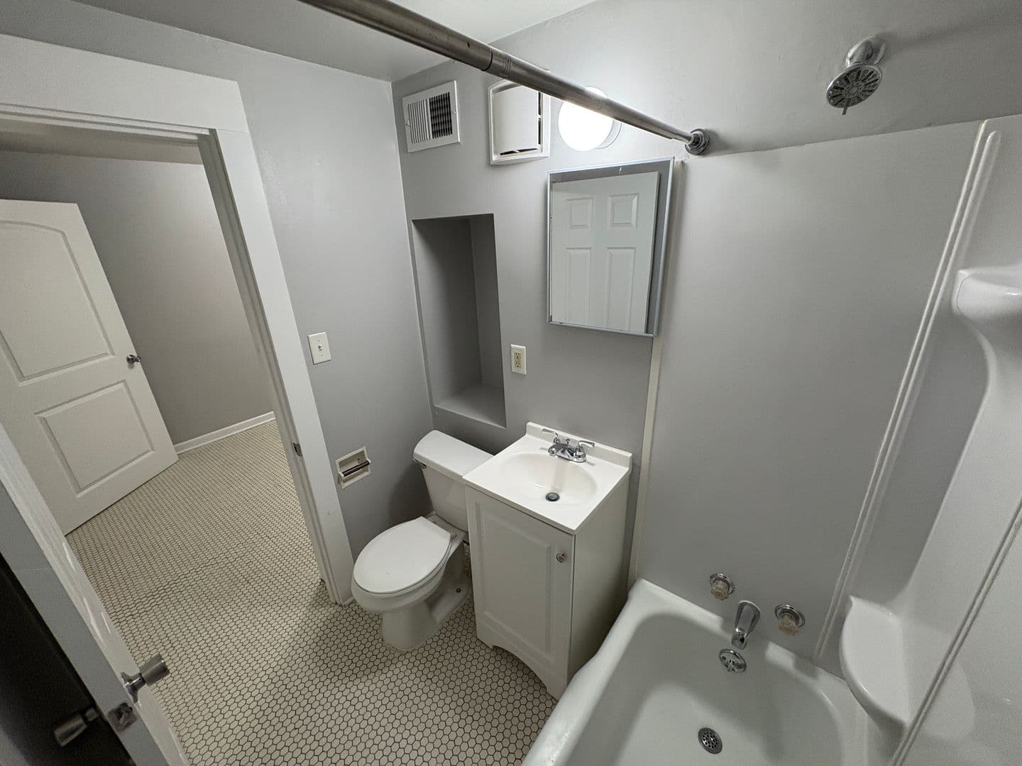 Lincoln Apartment: 1700 Garfield street