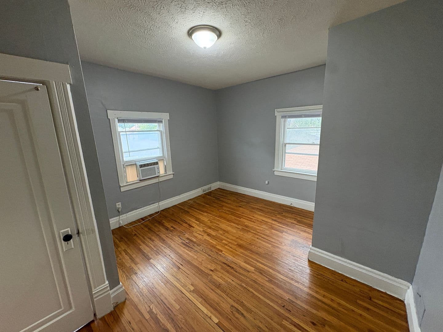 Lincoln Apartment: 1032 C st