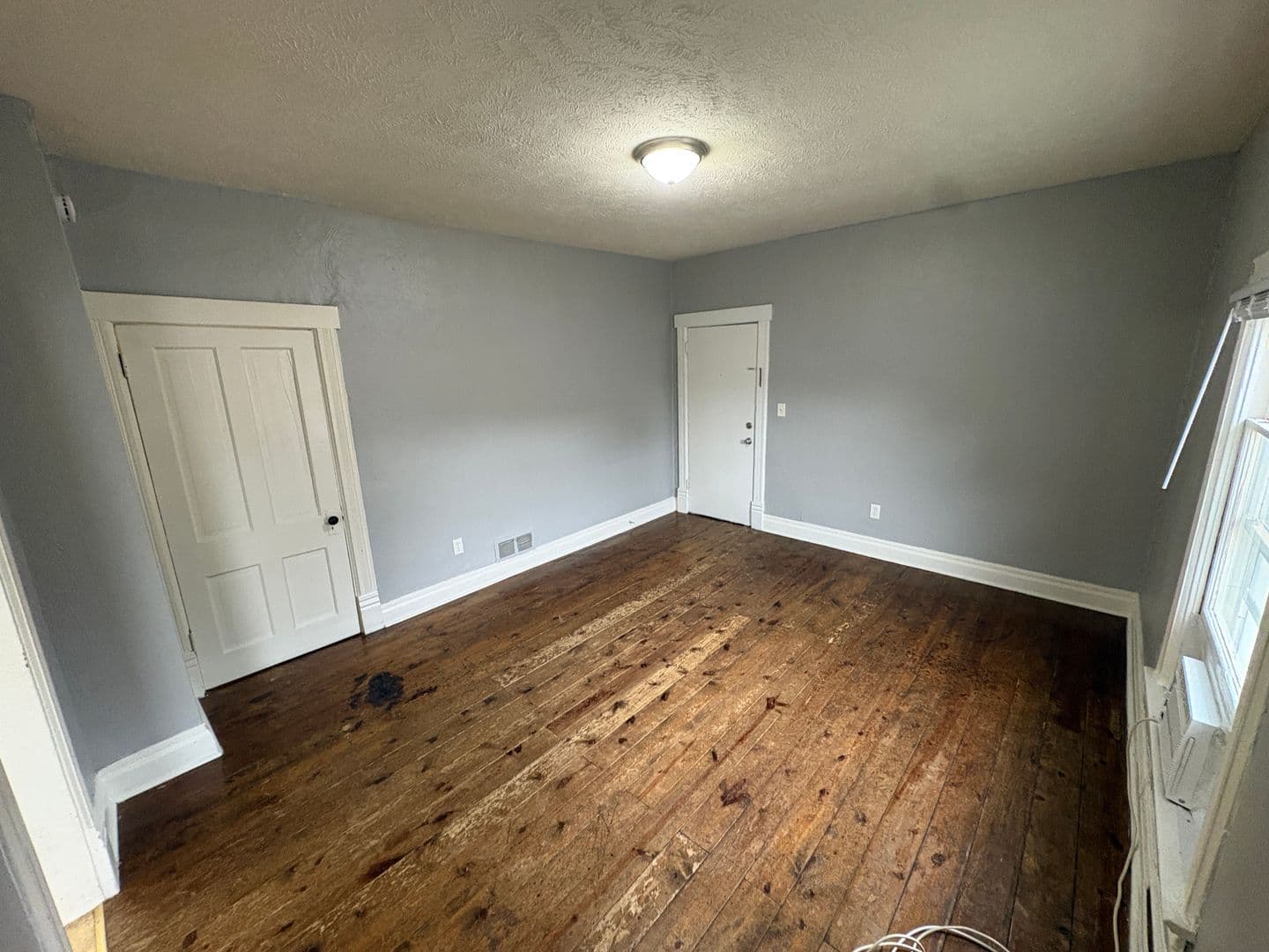 Lincoln Apartment: 1032 C st