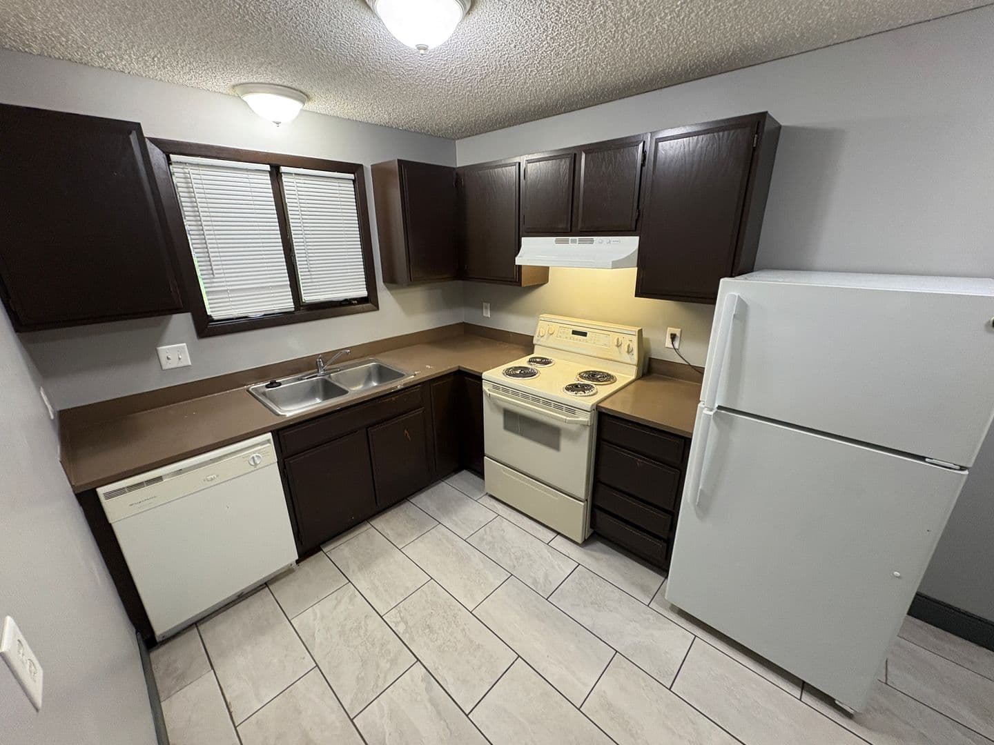 Lincoln Apartment: 1528 S. 19th street