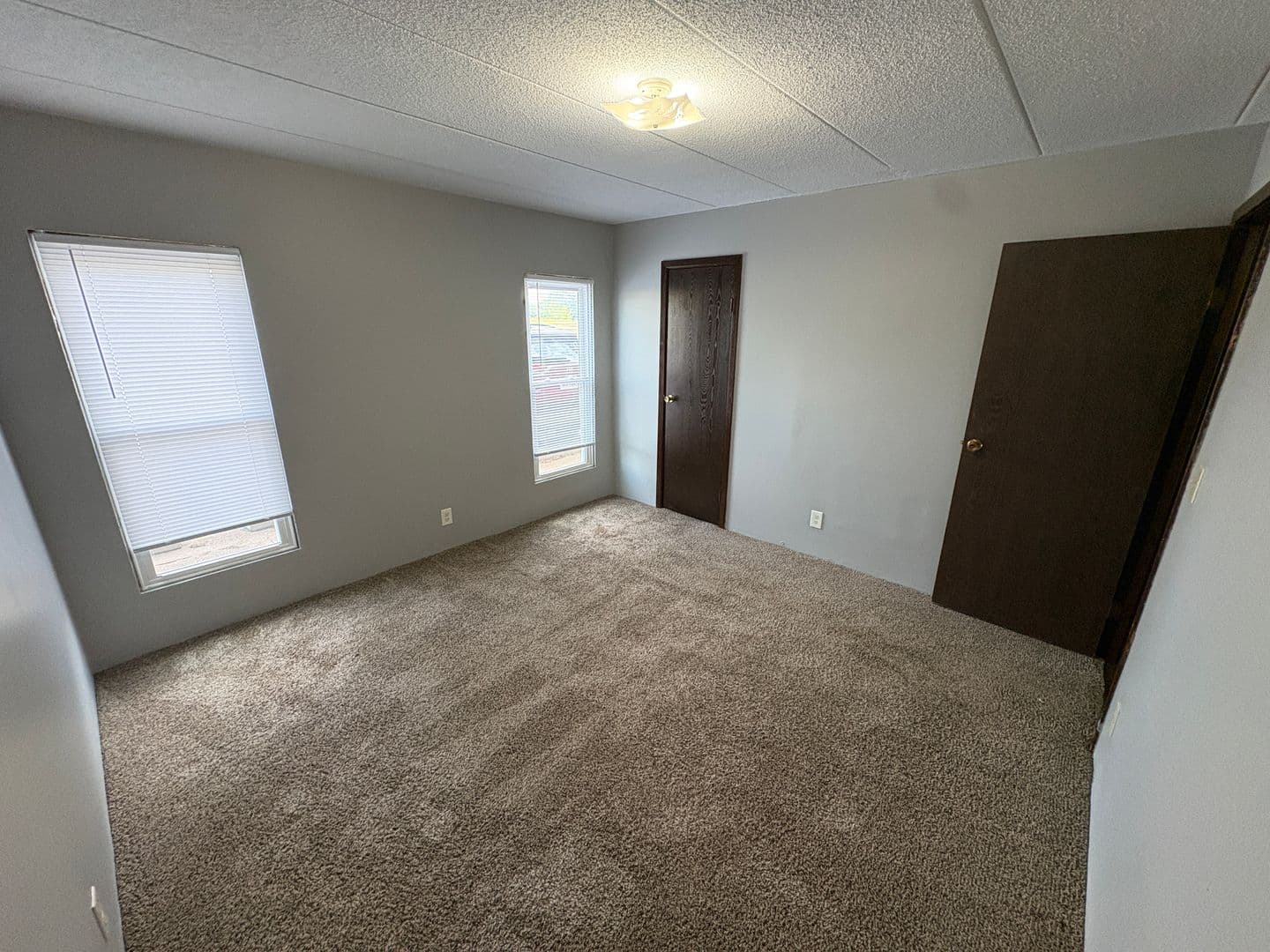 Lincoln Apartment: 3300 Huntington Ave