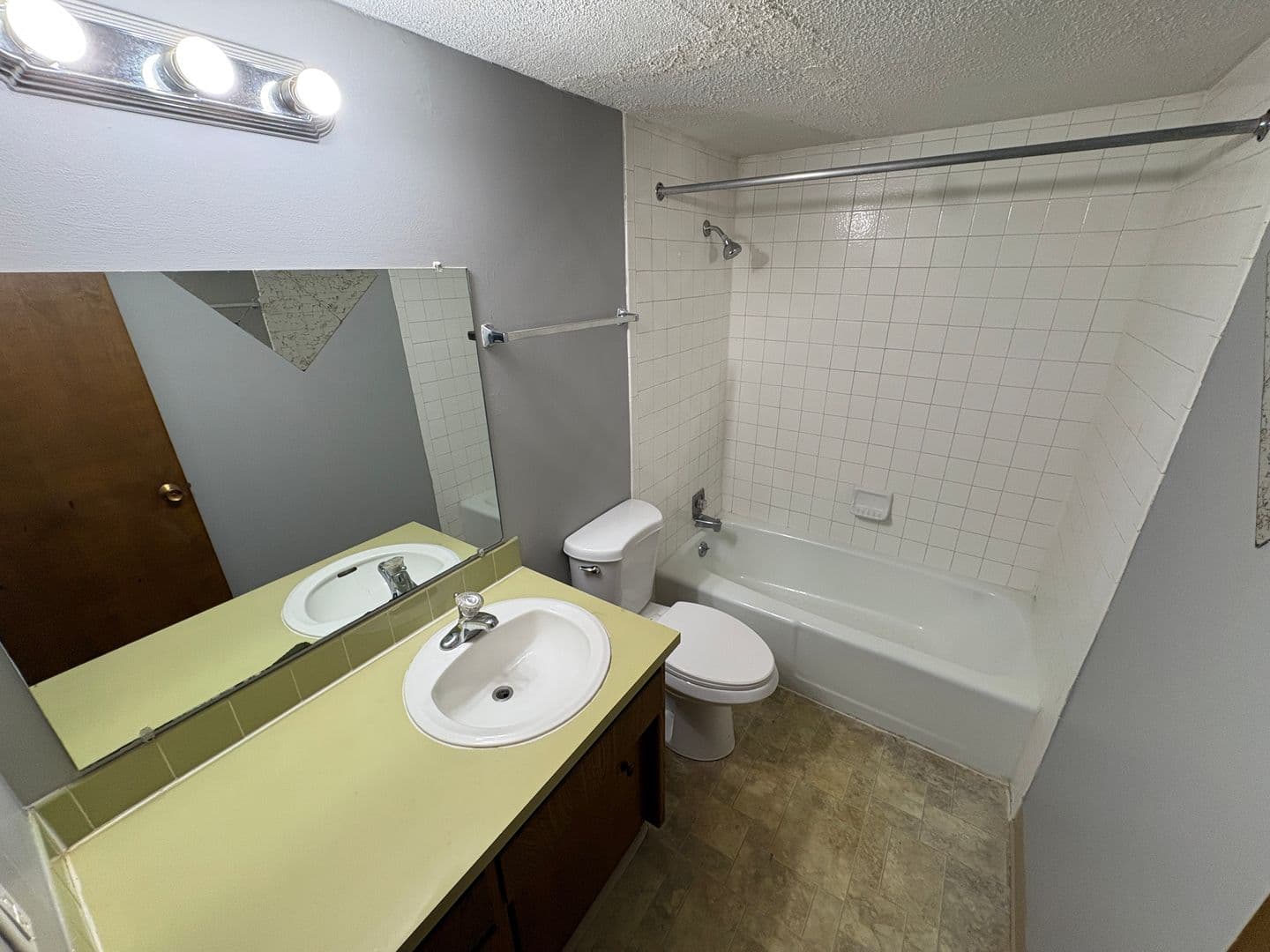 Lincoln Apartment: 645 S 20th St