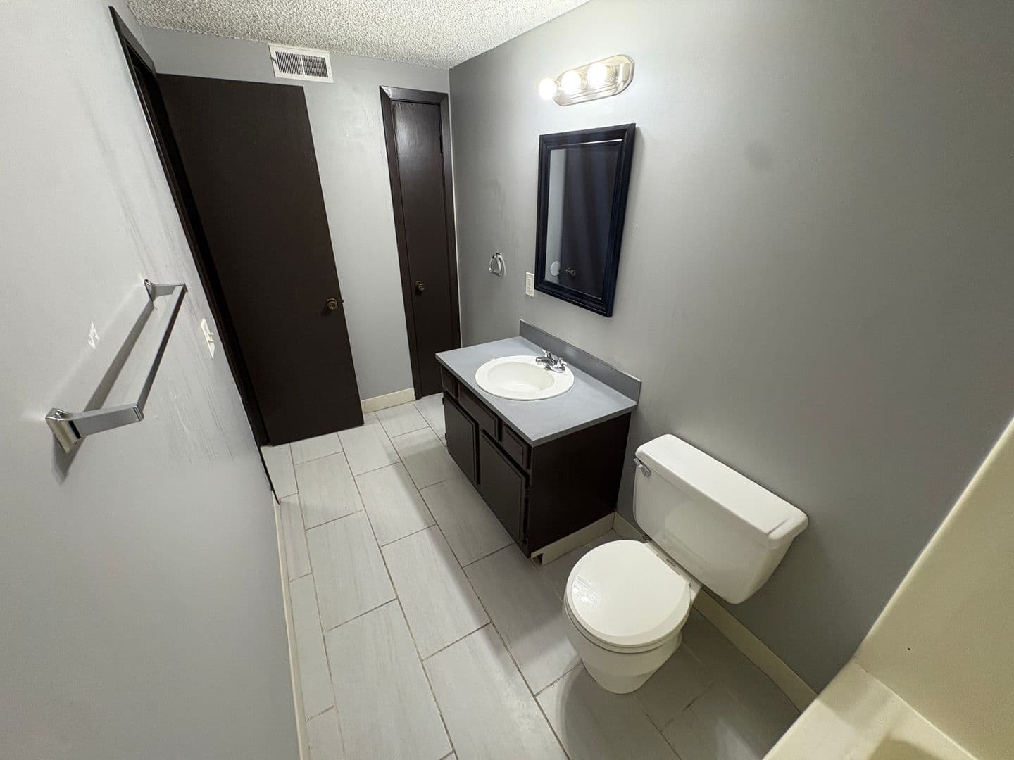 Lincoln Apartment: 1528 S. 19th street