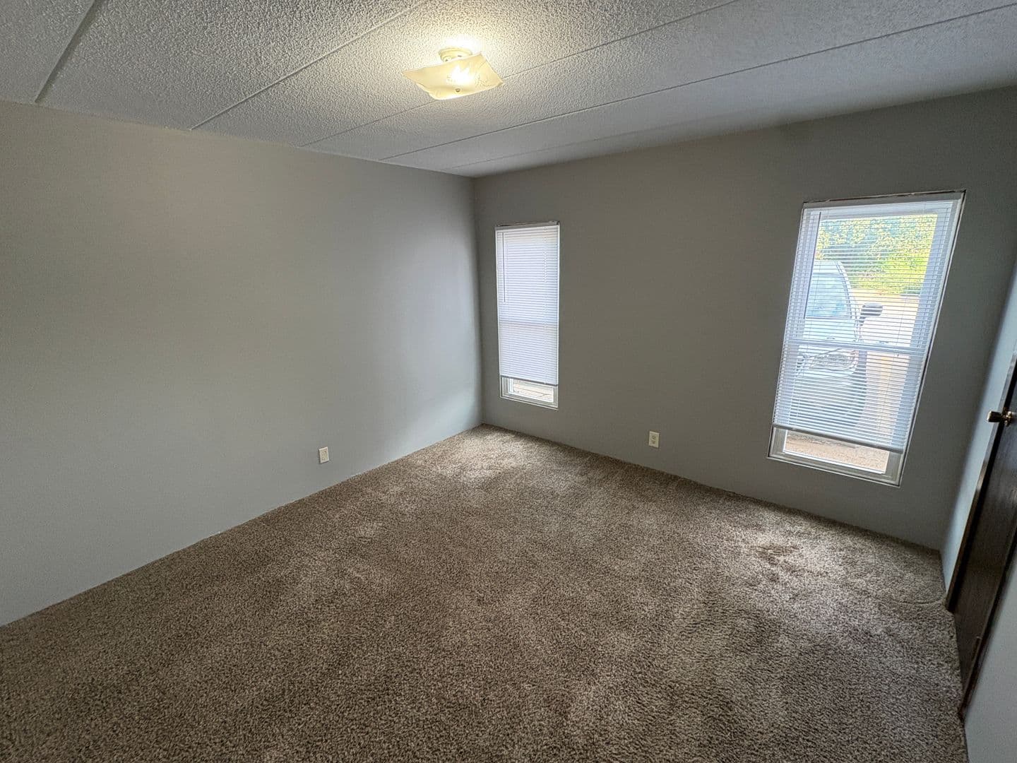 Lincoln Apartment: 3300 Huntington Ave