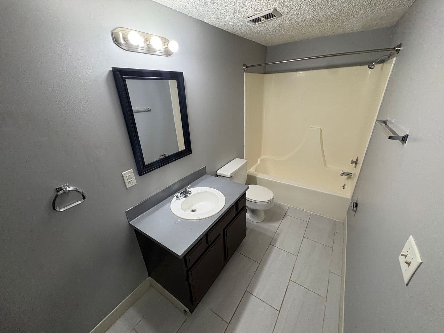 Lincoln Apartment: 1528 S. 19th street