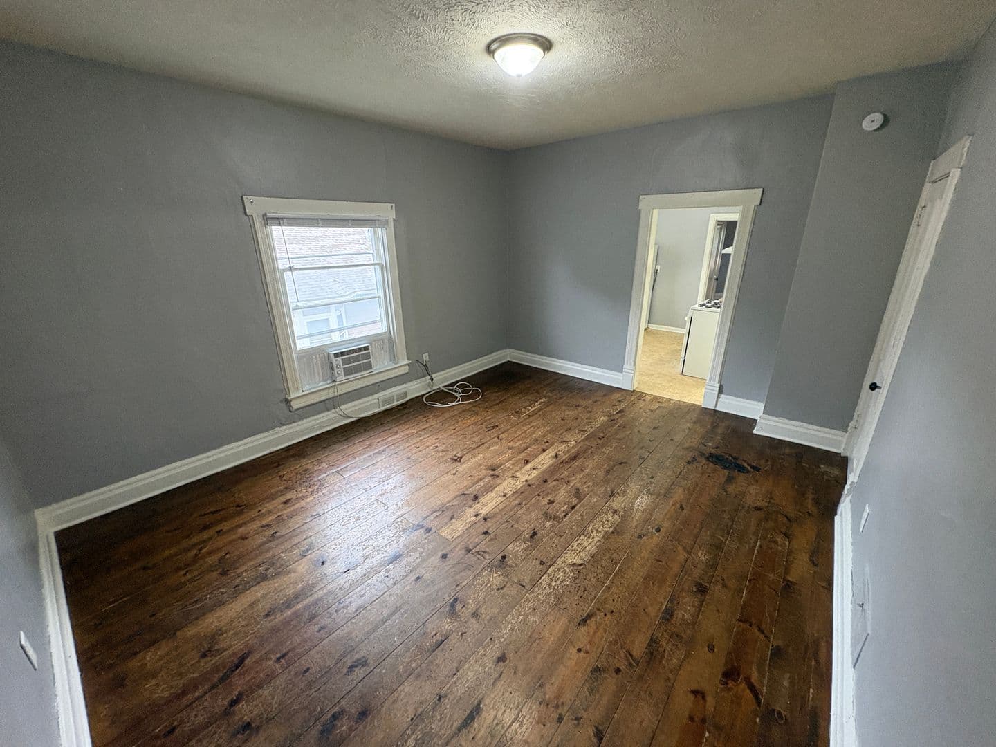 Lincoln Apartment: 1032 C st