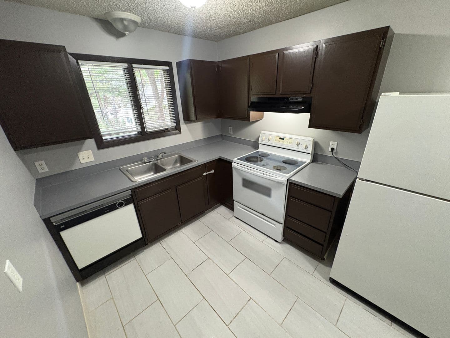Lincoln Apartment: 1528 S. 19th street