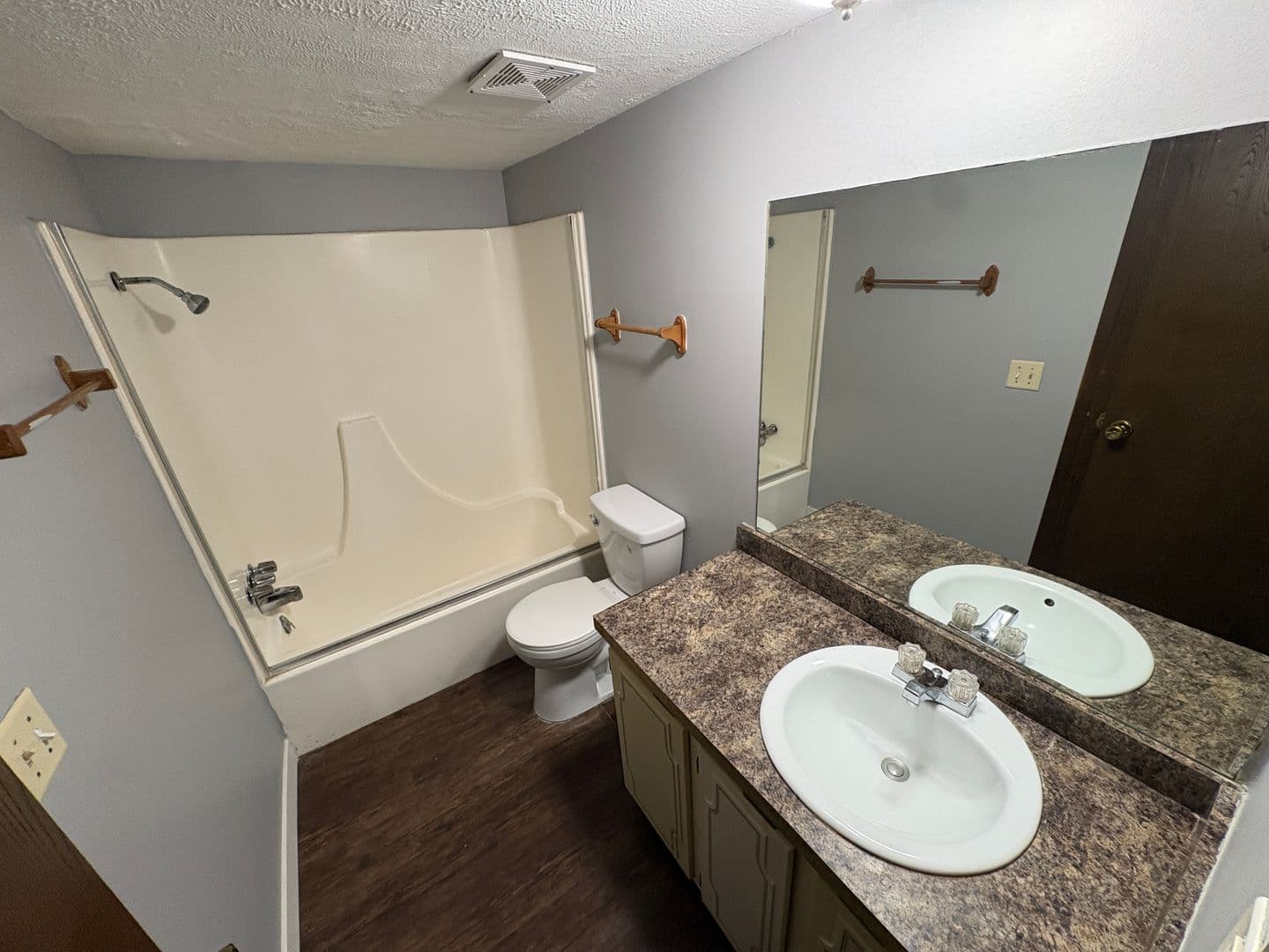 Lincoln Apartment: 3300 Huntington Ave
