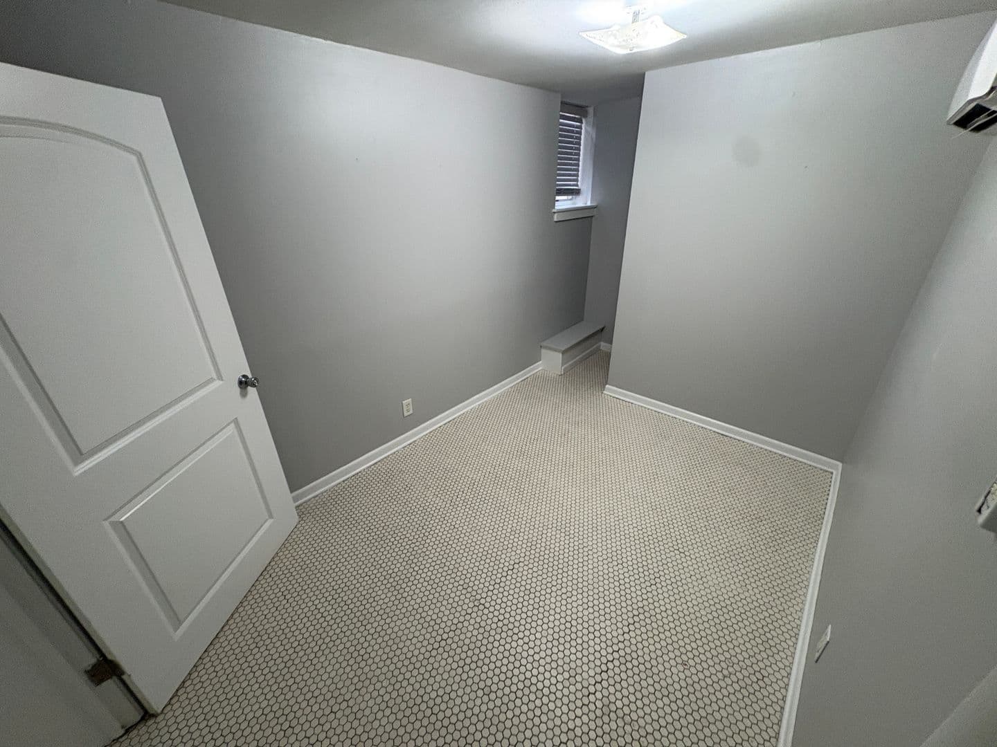 Lincoln Apartment: 1700 Garfield street