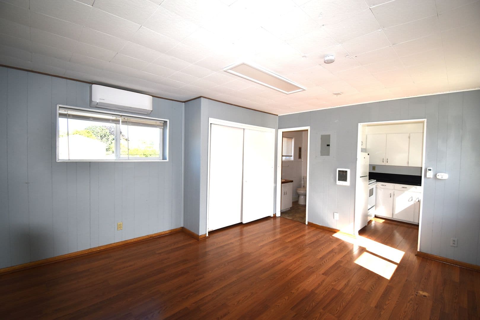Stayton Apartment: 940 E. Jefferson