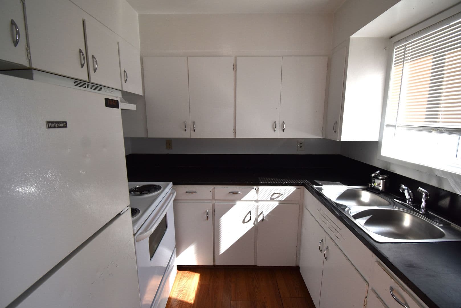 Stayton Apartment: 940 E. Jefferson
